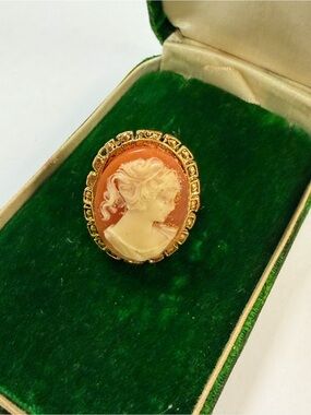 Vintage filigree cameo ring